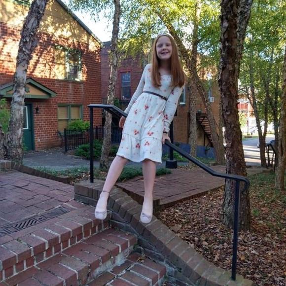 MEET YOUR POSHER - Picture 4 of 11